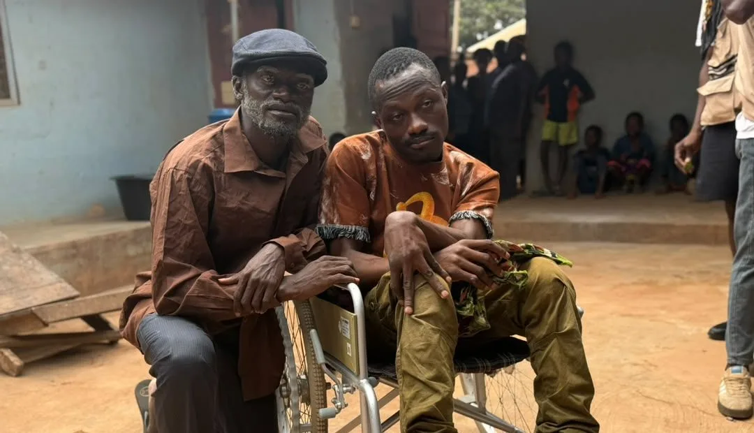 “I know the pain” – Lil Win donates cash, wheelchairs to struggling fan
