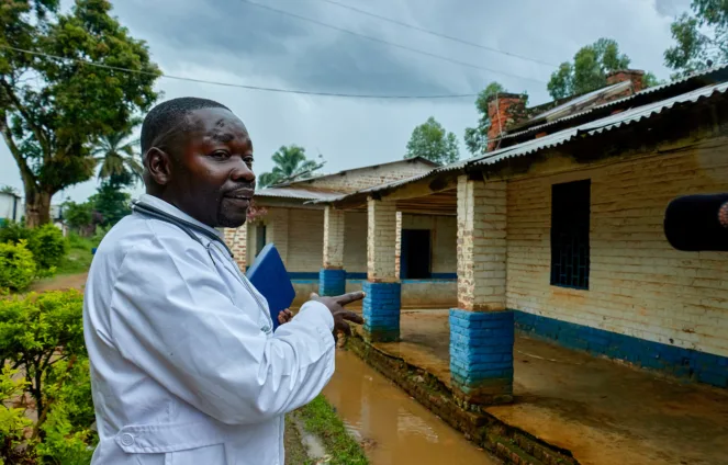 Ebola patients flee in attacks on Congo health facilities, hobbling response