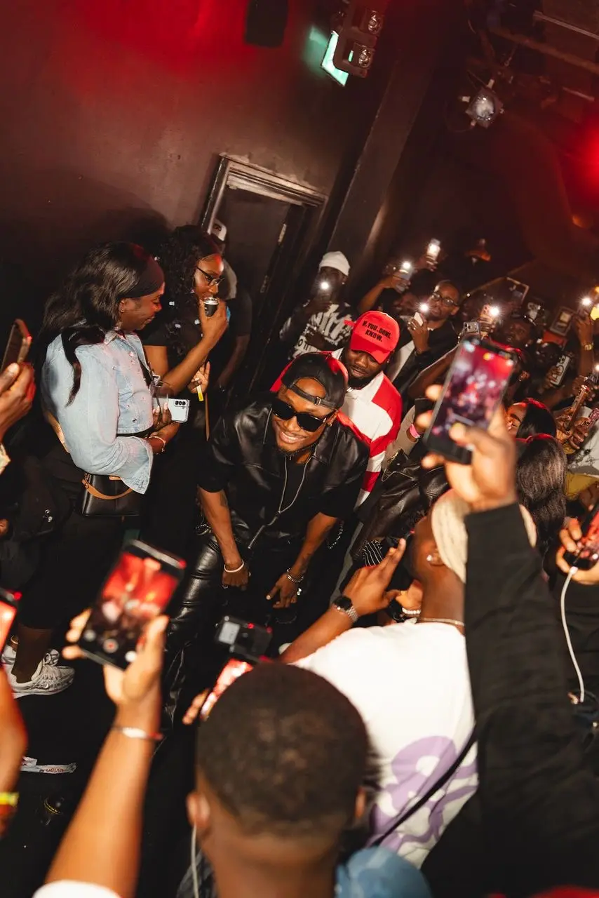 E.L thrills fans with sold-out London show