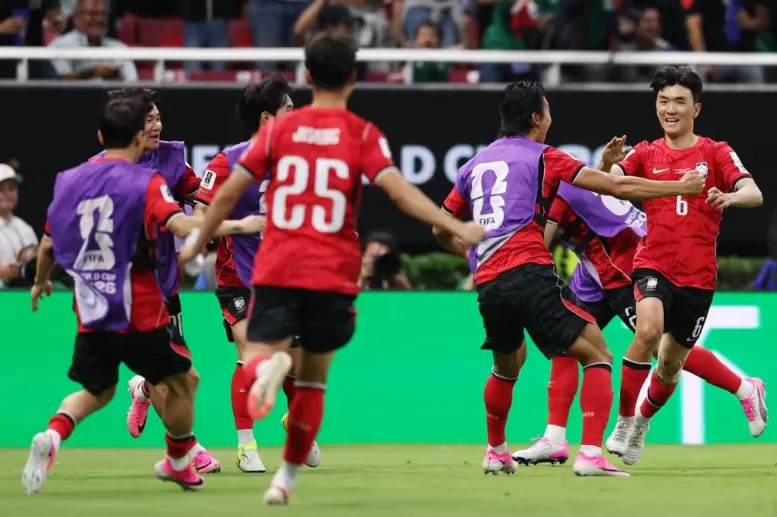 Korea Republic seal late comeback over Czechia to win World Cup opener
