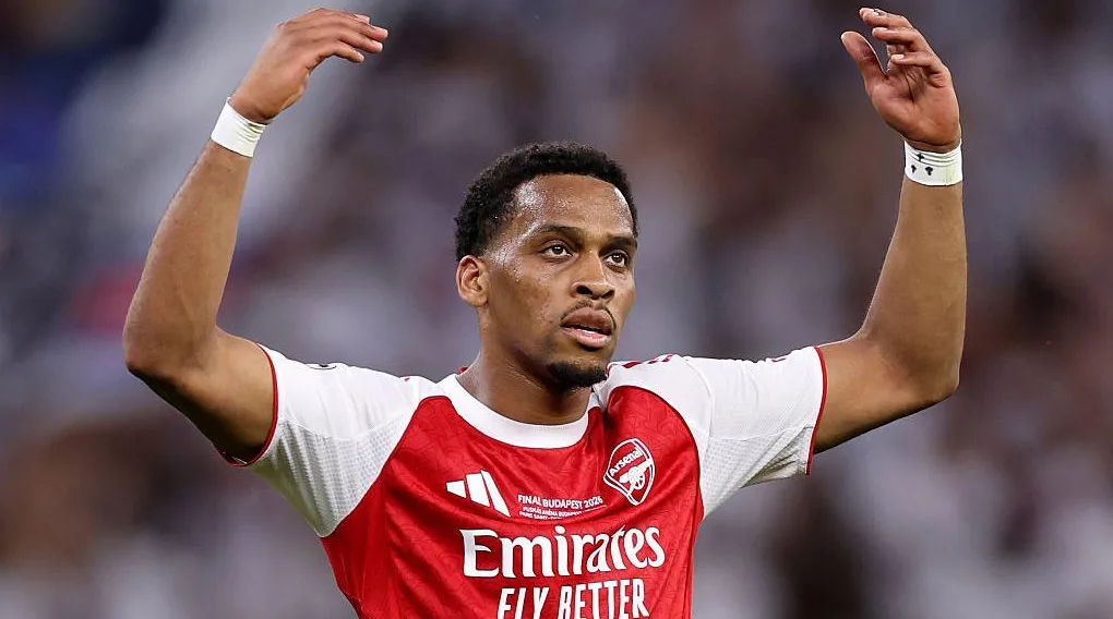 Timber leaves Arsenal camp for groin check