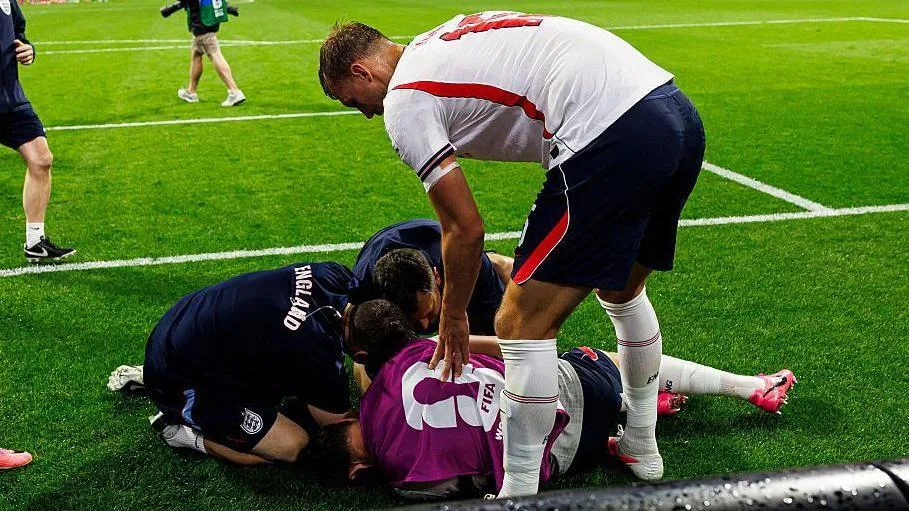 Henderson not ruled out of World Cup despite breaking arm