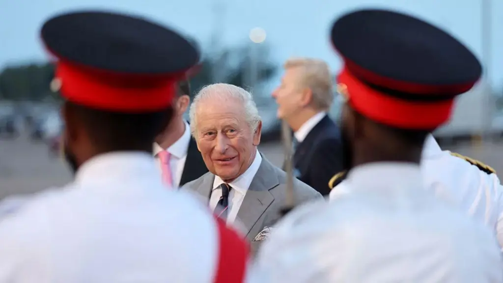 King arrives in Bermuda after ending US trip with visit to small town America
