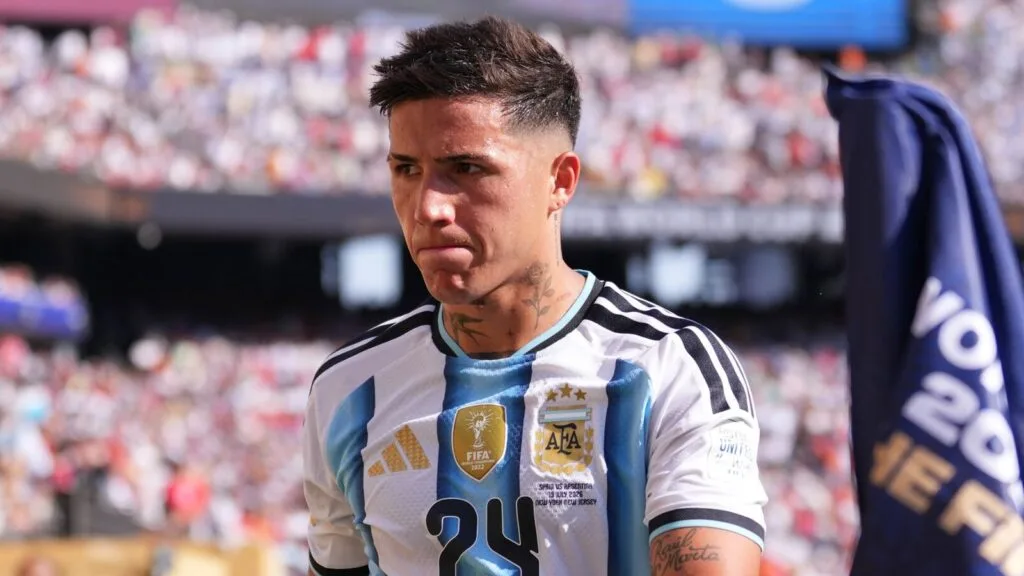 Fernandez defends Argentina as Messi questions remain