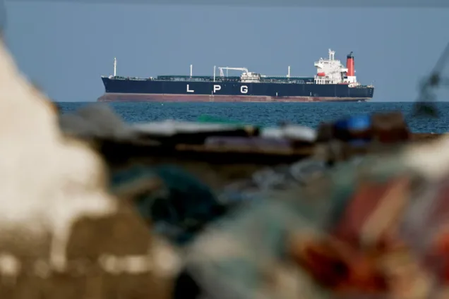 Oil extends slide on expectations of smoother crude flows via Hormuz