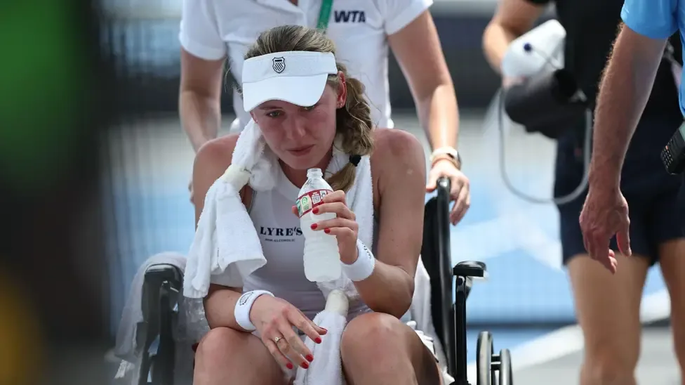 Alexandrova collapses on court amid 34C heat
