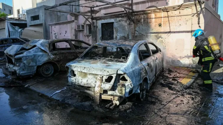 US and Iran exchange fresh strikes as fragile ceasefire collapses into renewed conflict