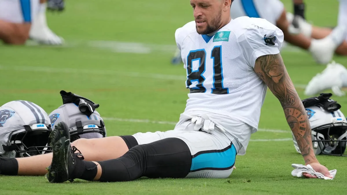 The Panthers Have a Genuine Roster Problem Named Feleipe Franks Right Now
