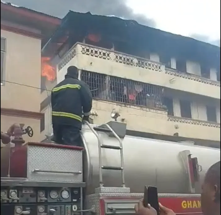 Fire guts three-storey building at Manhyia South; 11 rooms destroyed