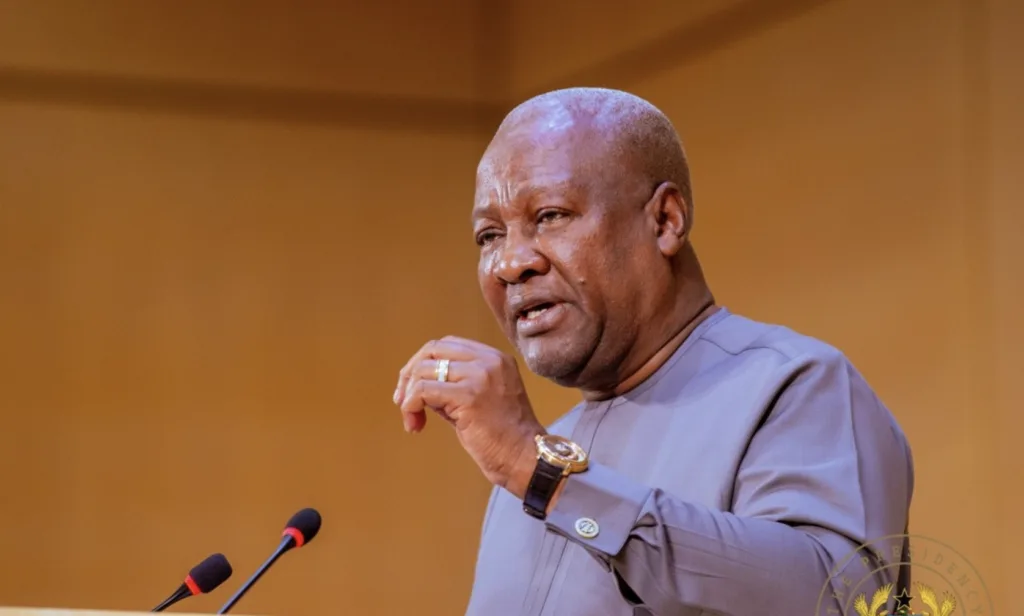 Presidency cuts political appointees by 124, but compensation bill jumps 148% and staff classifications raise questions