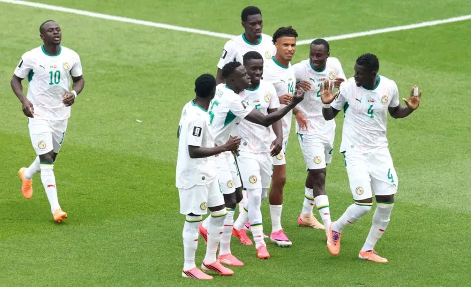 Senegal score their way to last 32 contention