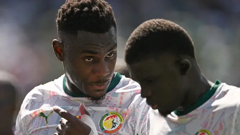 Unpaid bonuses and food issues – what’s going on inside Senegal camp?