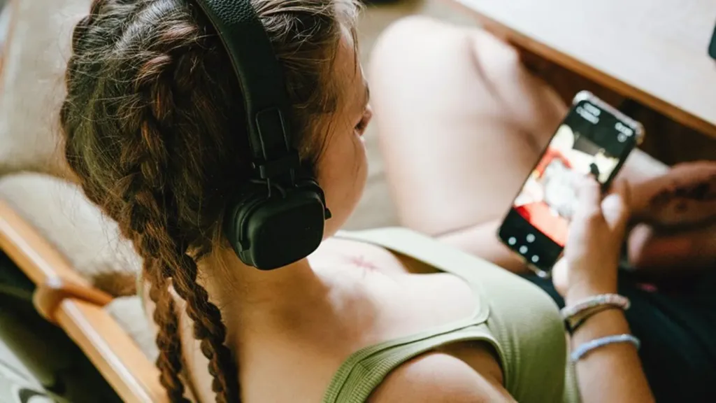 YouTube still recommending eating disorder videos to teens, research finds