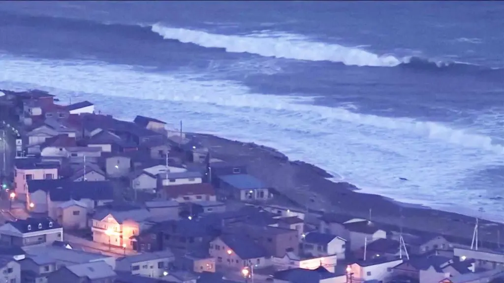 Magnitude 7.5 earthquake strikes northern Japan; tsunami warning issued