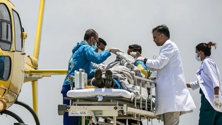 Miracle on Everest: Guide believed dead spotted crawling down ice