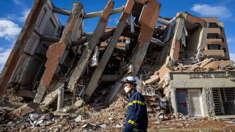 Three-year-old rescued and taken to hospital six days after Venezuela quake