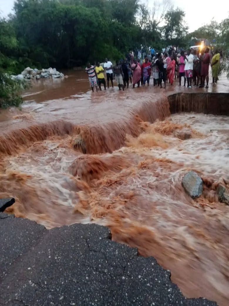Pictures: rainstorm destroys Sataso road, cuts off Ejura–Kumasi link