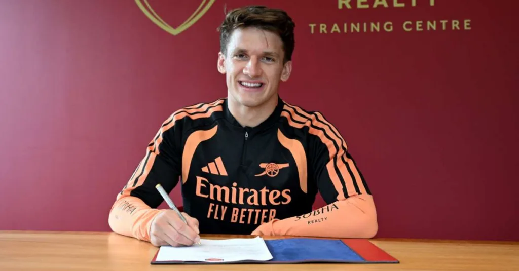 Arsenal sign Greece forward Tzolis for £34m