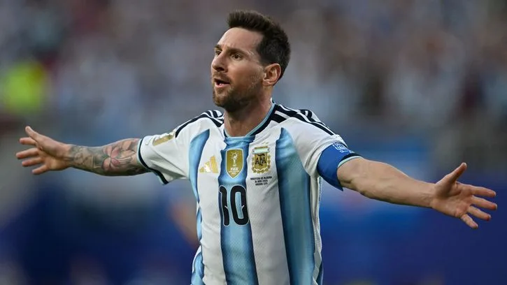 Messi draws level with Klose as hat-trick v Algeria kicks off Argentina’s title defence