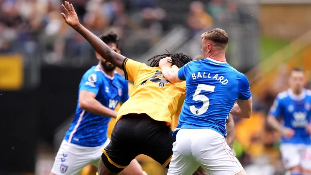 Premier League to relax red cards for hair pulling