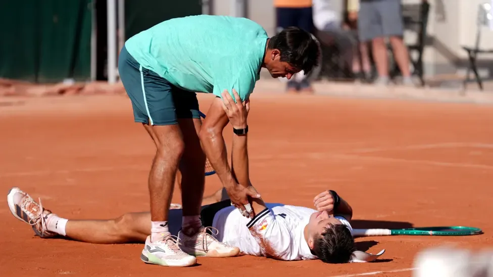 French Open: Jakub Mensik collapses on court as heatwave continues
