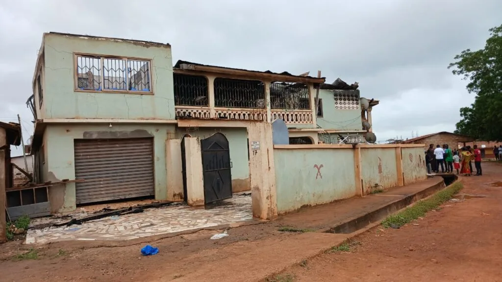Fire destroys 10-room building in Berekum, displacing students and residents