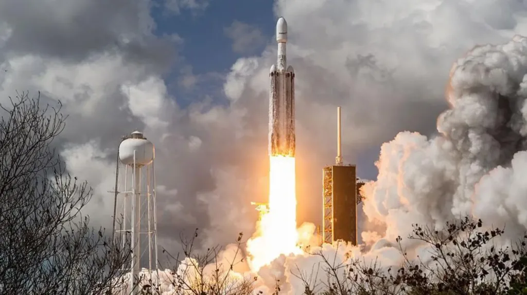 SpaceX says it’s worth $1.75tn as it targets largest stock market debut