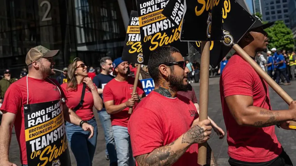 New York rail strike continues as commuters brace for Monday chaos