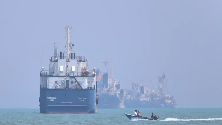 Iran recloses Strait of Hormuz, citing Israeli strikes on Lebanon