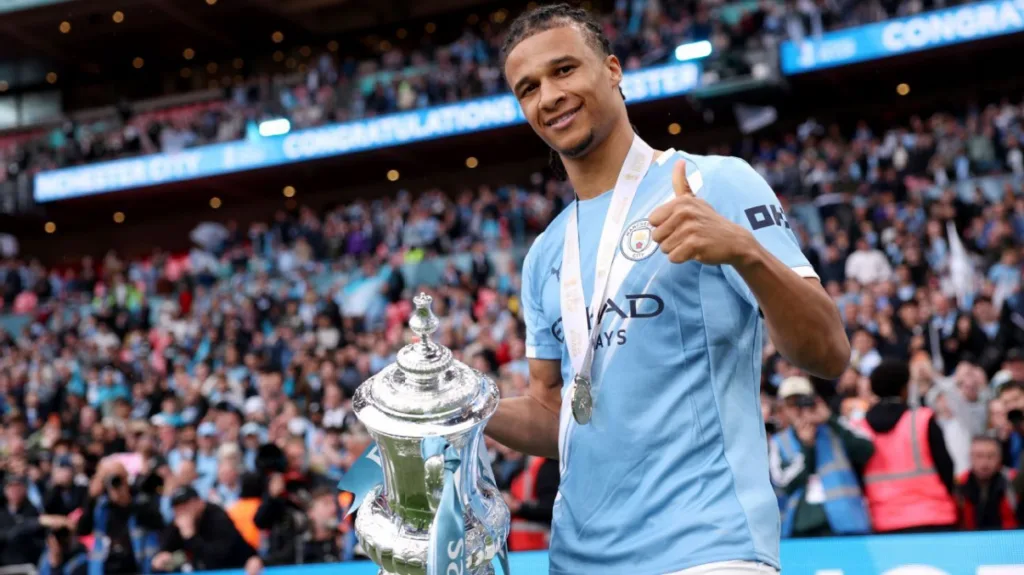 Fenerbahce complete deal to sign Ake from Man City