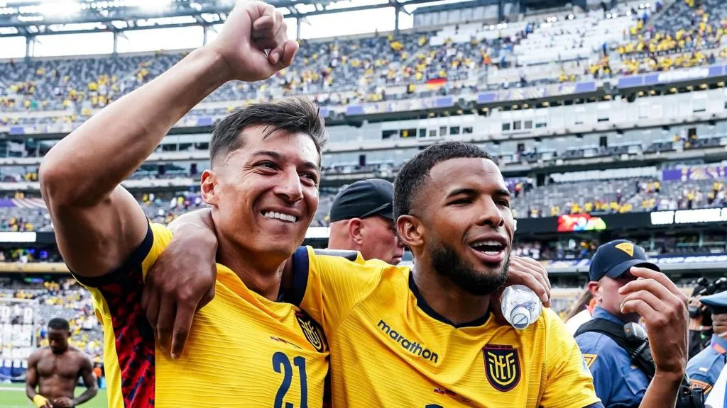 Ecuador stun Germany to reach World Cup last 32