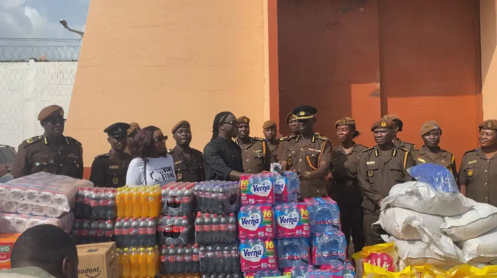 Stonebwoy donates to Ghana Prisons, pledges continued support for inmates