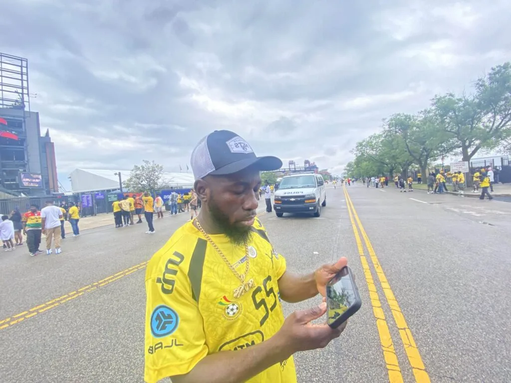 Ticket chaos leaves Ghana supporters stranded outside stadium