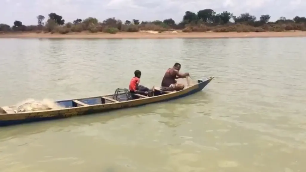 Climate change and pollution threaten livelihoods of White Volta fishermen