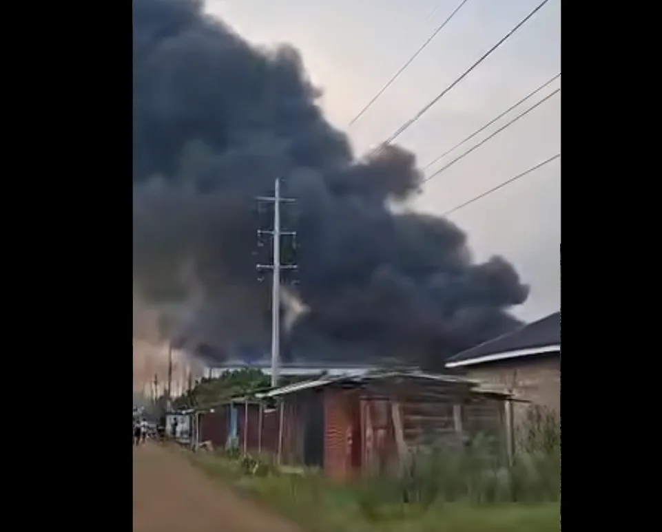 Massive fire engulfs alcohol warehouse at Tema Community 26
