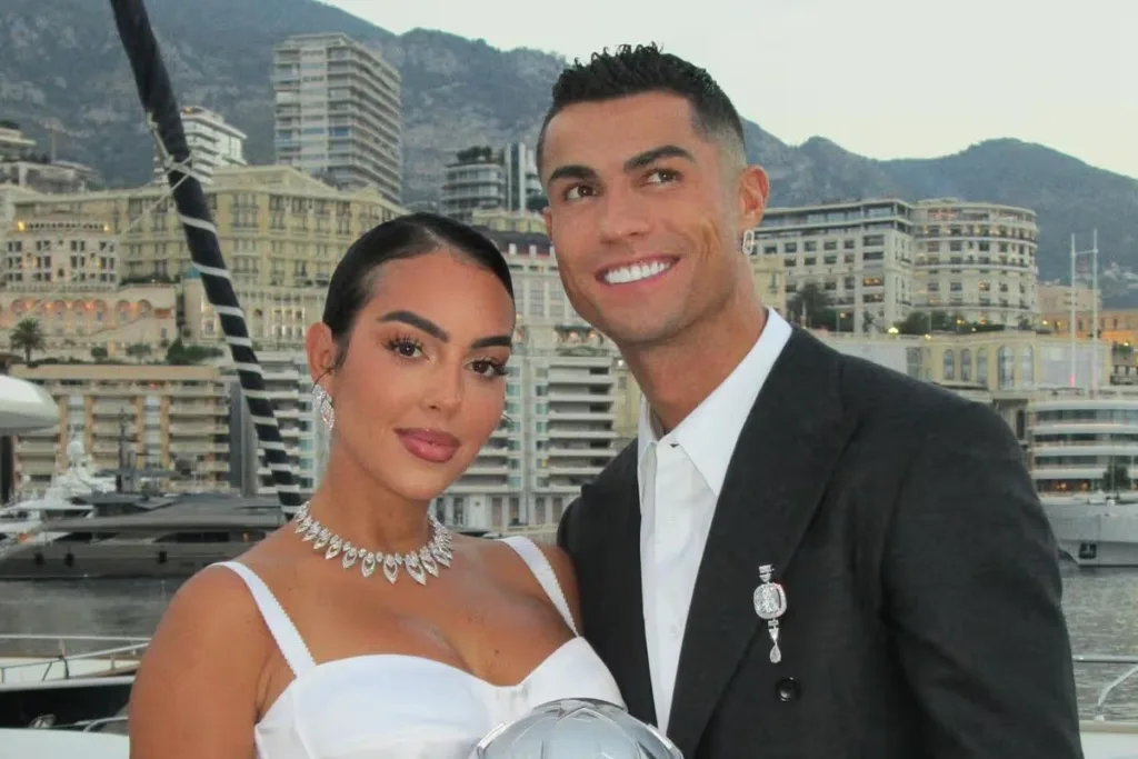 Ronaldo officially announces marriage to Georgina