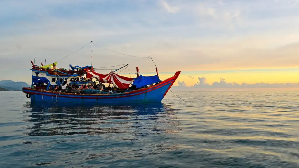 250 missing after migrant boat sinks in Indian Ocean