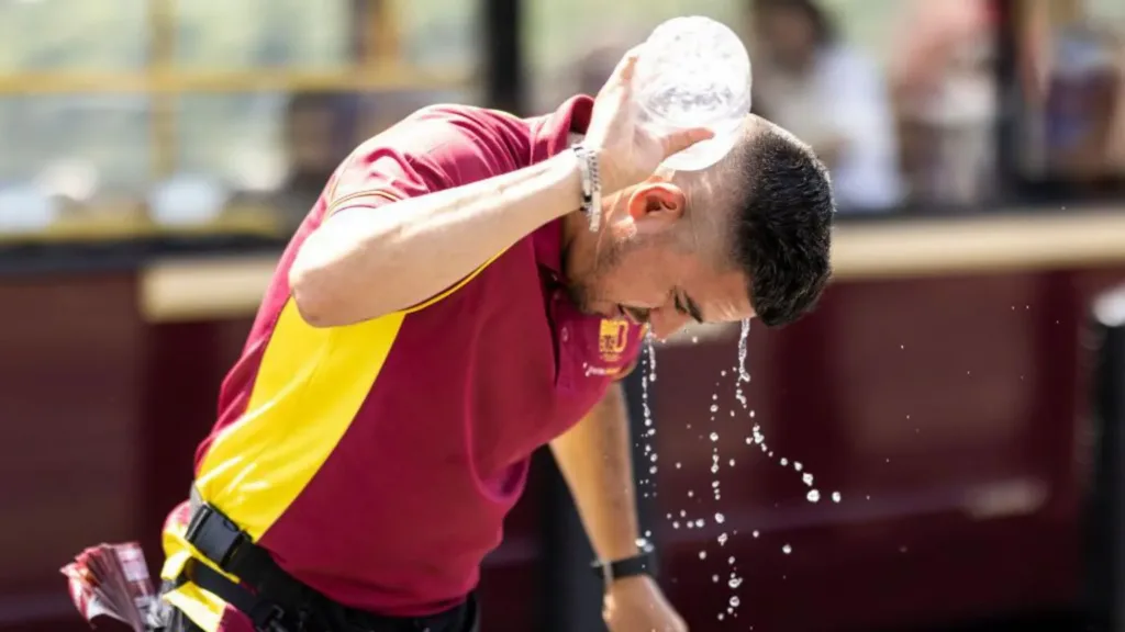 UK should set maximum working temperature rules, advisers say
