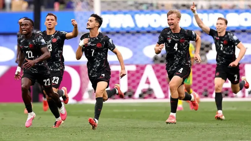 Canada score dramatic late winner to reach World Cup last 16