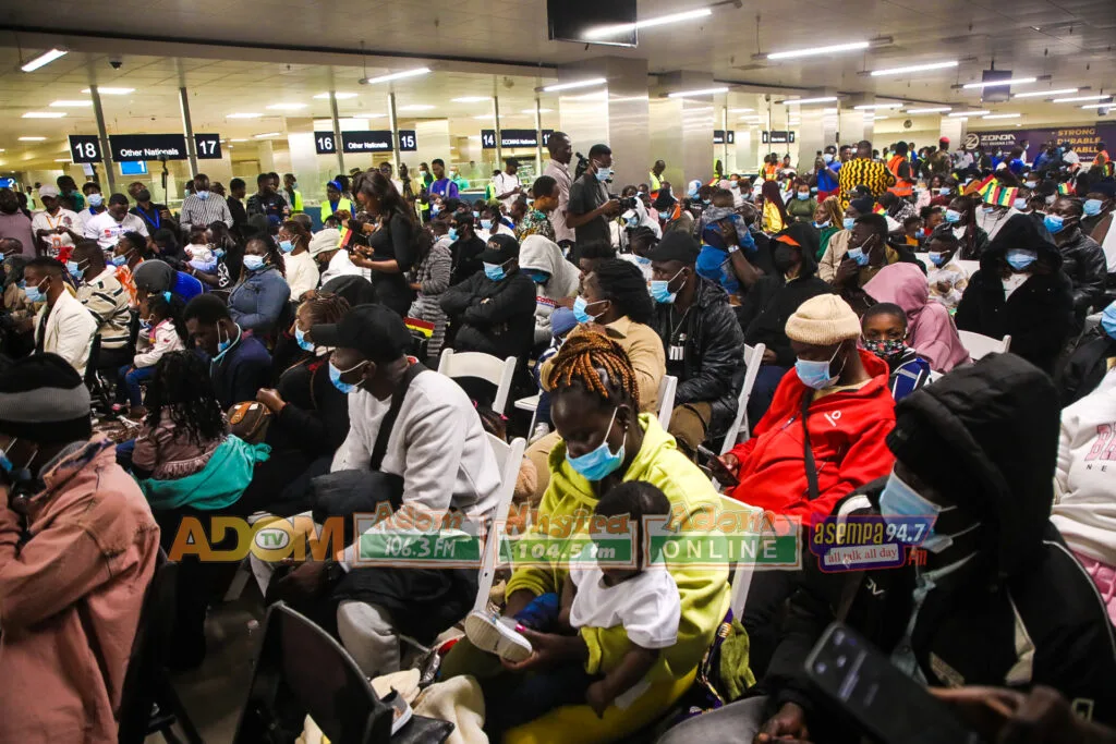 Second group of evacuated Ghanaians arrives from South Africa [Photos]