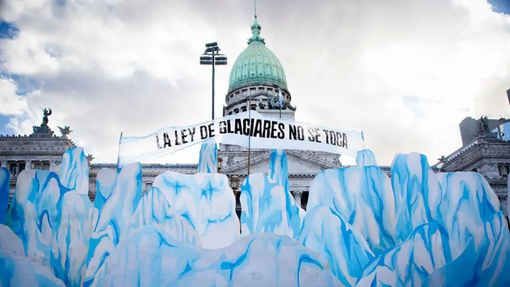 Argentina passes bill loosening protection of its glaciers