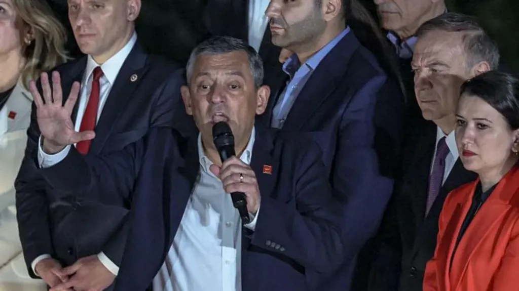 Turkish opposition fights court ousting of leaders in ruling boosting Erdoğan
