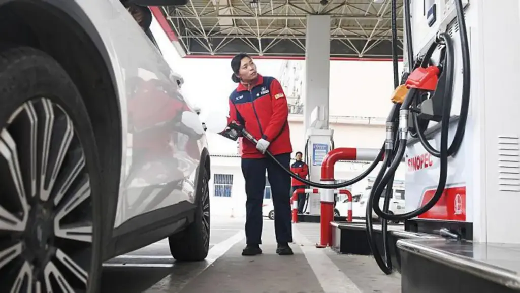 US summer driving season hits as gasoline supplies squeezed tight