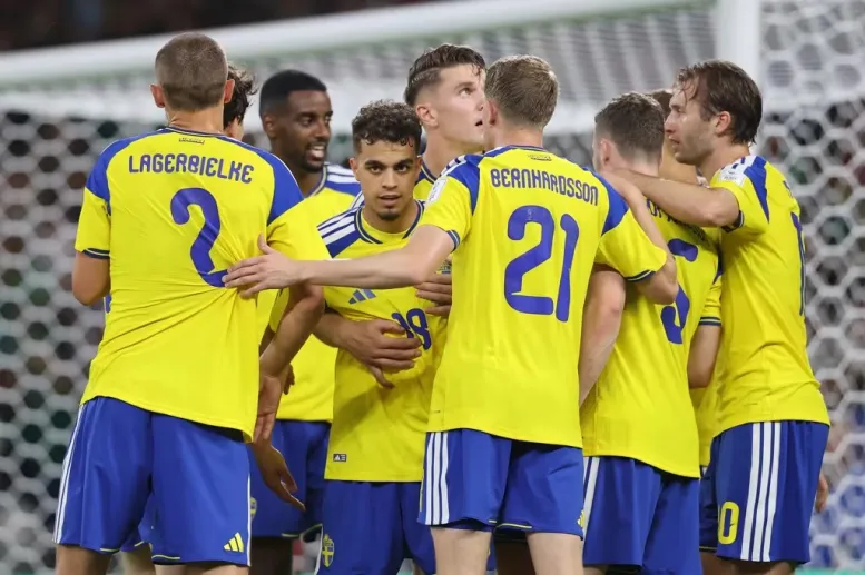 Isak and Gyokeres star as Sweden thrash Tunisia