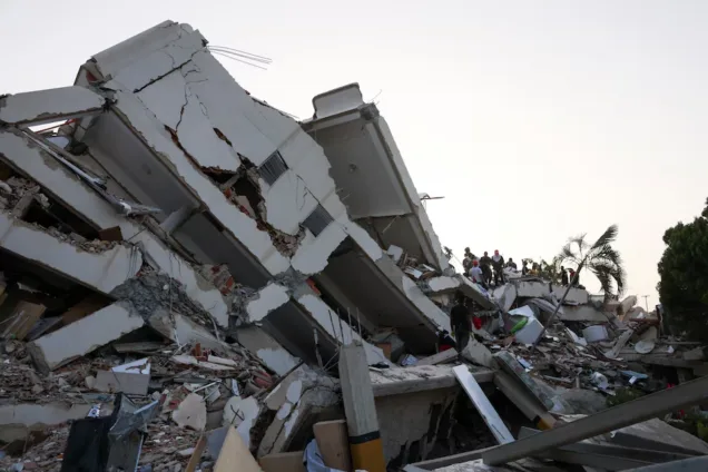 Venezuela welcomes 1,600 foreign rescuers in urgent search for quake survivors