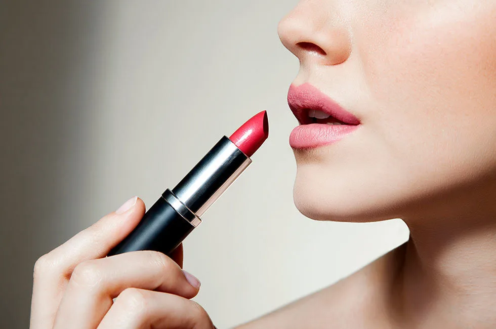 Lipstick, foundation and friendly hugs -How modern makeup is quietly changing Ghana’s hugging culture