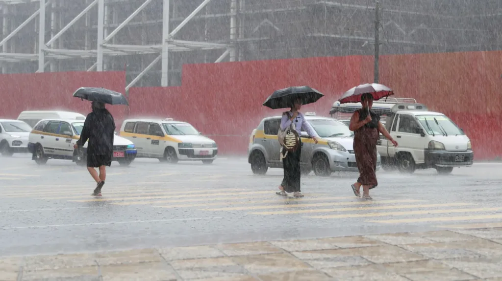 El Niño under way and threatens weather extremes, scientists say