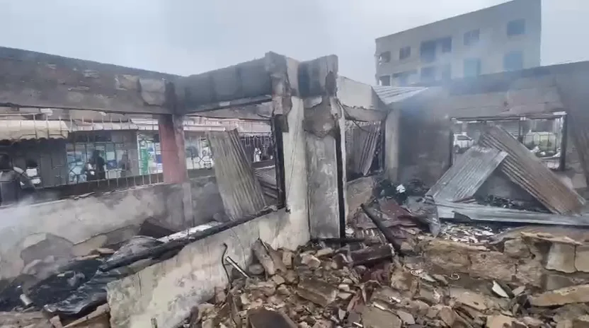 Kumasi: Boy,15 dies in late-night fire that destroyed nine-bedroom house at Tarkwa Makro