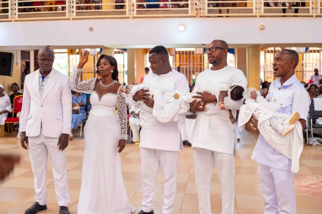 A/R: 55-year-old woman gives birth to triplets after 25 years of marriage at Brofoyedru