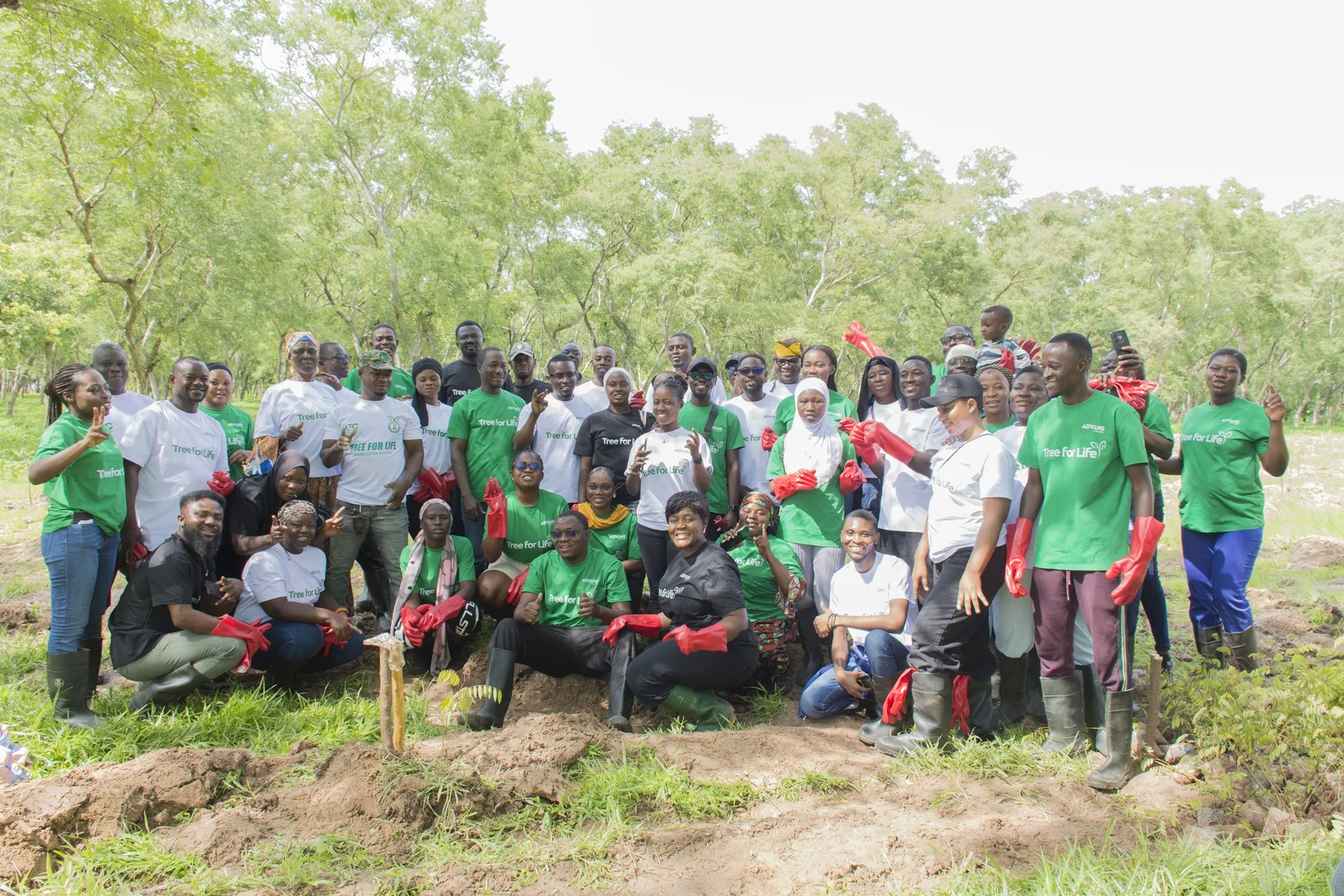 Growing together, growing greener in Ghana – Advans Ghana plants 1,600 trees in annual sustainability initiative